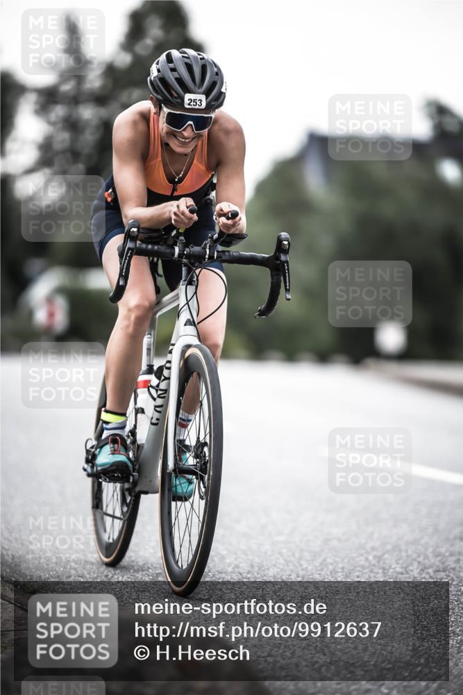 21.06.2026 - 29. Vierlanden-Triathlon H.Heesch http://msf.ph/oto/9912637 21.06.2026 09:57:09 Radfahren 243, 253 meine-sportfotos.de