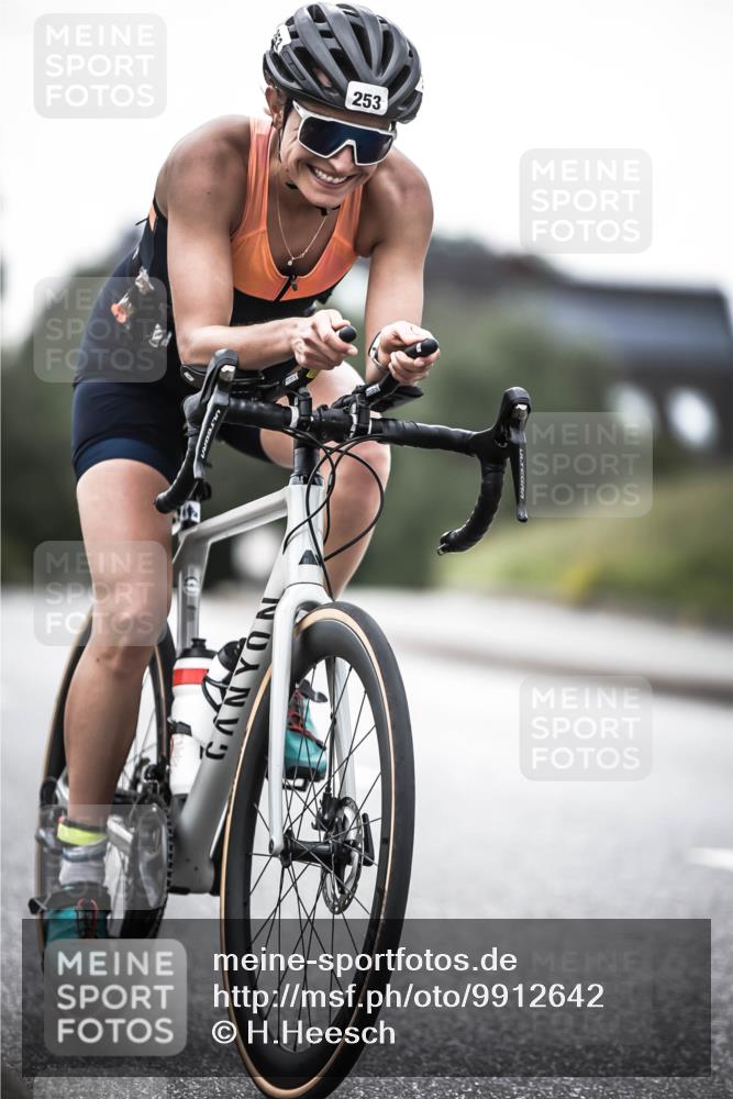 21.06.2026 - 29. Vierlanden-Triathlon H.Heesch http://msf.ph/oto/9912642 21.06.2026 09:57:09 Radfahren 243, 253 meine-sportfotos.de