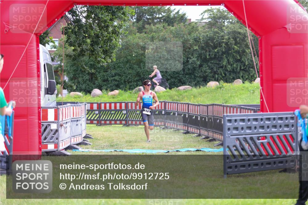 21.06.2026 - 29. Vierlanden-Triathlon Andreas Tolksdorf http://msf.ph/oto/9912725 21.06.2026 10:48:56 Ziel  meine-sportfotos.de