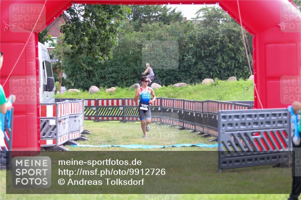 21.06.2026 - 29. Vierlanden-Triathlon Andreas Tolksdorf http://msf.ph/oto/9912726 21.06.2026 10:48:56 Ziel  meine-sportfotos.de