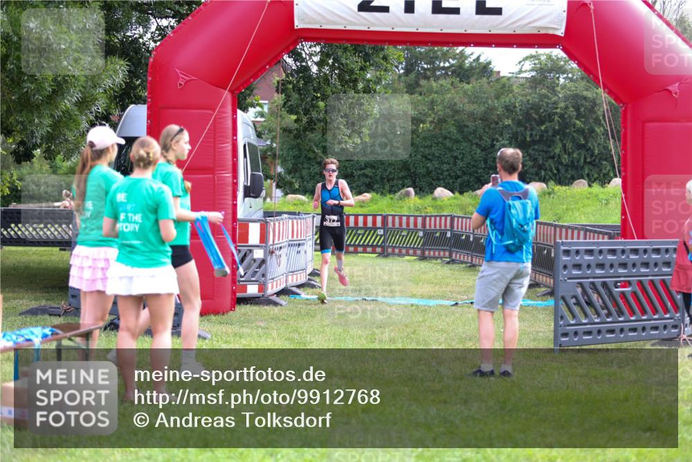 21.06.2026 - 29. Vierlanden-Triathlon Andreas Tolksdorf http://msf.ph/oto/9912768 21.06.2026 10:49:52 Ziel 335 meine-sportfotos.de