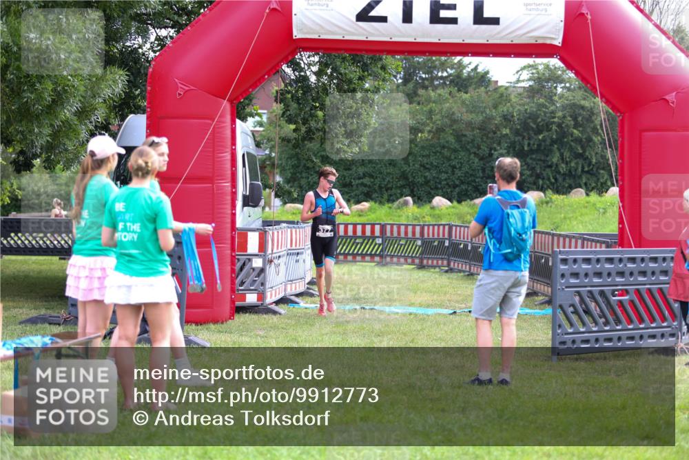 21.06.2026 - 29. Vierlanden-Triathlon Andreas Tolksdorf http://msf.ph/oto/9912773 21.06.2026 10:49:52 Ziel 335 meine-sportfotos.de