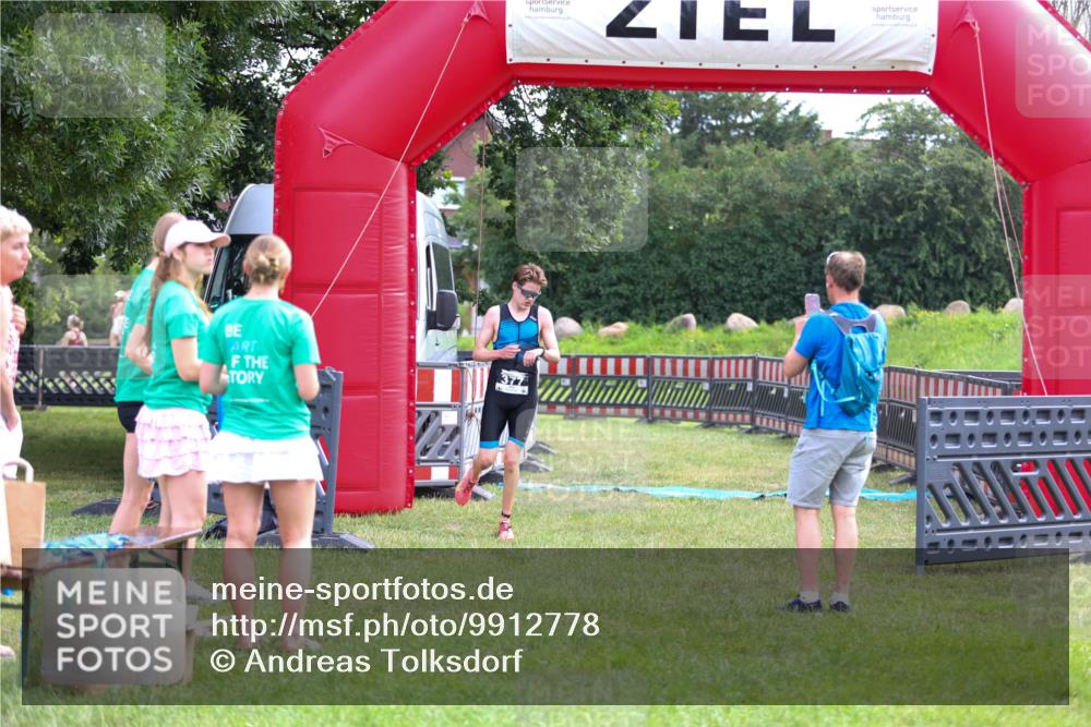 21.06.2026 - 29. Vierlanden-Triathlon Andreas Tolksdorf http://msf.ph/oto/9912778 21.06.2026 10:49:53 Ziel 335 meine-sportfotos.de