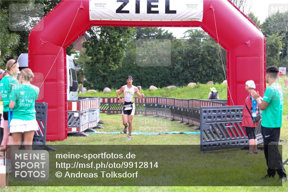 21.06.2026 - 29. Vierlanden-Triathlon Andreas Tolksdorf http://msf.ph/oto/9912814 21.06.2026 10:52:13 Ziel  meine-sportfotos.de