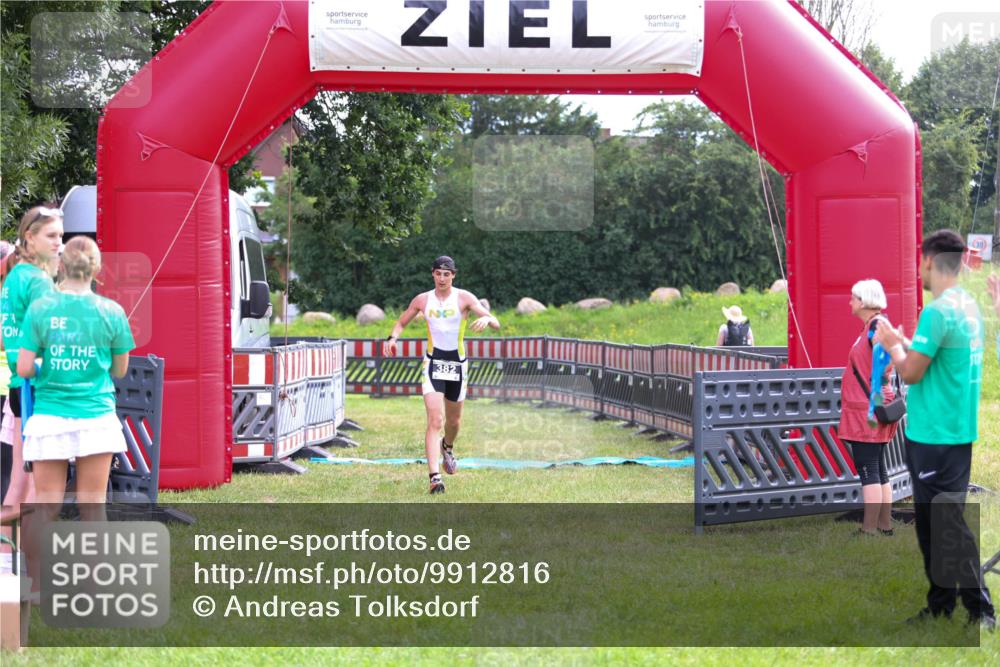 21.06.2026 - 29. Vierlanden-Triathlon Andreas Tolksdorf http://msf.ph/oto/9912816 21.06.2026 10:52:13 Ziel  meine-sportfotos.de