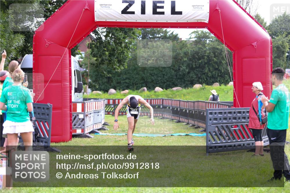 21.06.2026 - 29. Vierlanden-Triathlon Andreas Tolksdorf http://msf.ph/oto/9912818 21.06.2026 10:52:14 Ziel  meine-sportfotos.de