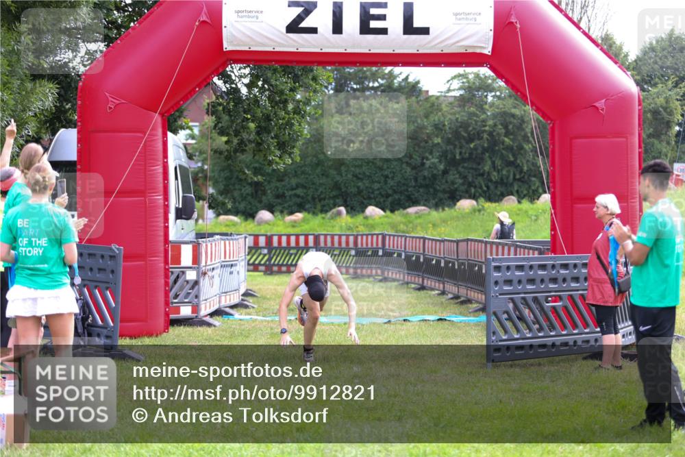 21.06.2026 - 29. Vierlanden-Triathlon Andreas Tolksdorf http://msf.ph/oto/9912821 21.06.2026 10:52:14 Ziel  meine-sportfotos.de