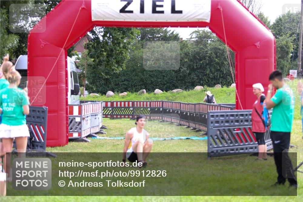 21.06.2026 - 29. Vierlanden-Triathlon Andreas Tolksdorf http://msf.ph/oto/9912826 21.06.2026 10:52:15 Ziel  meine-sportfotos.de