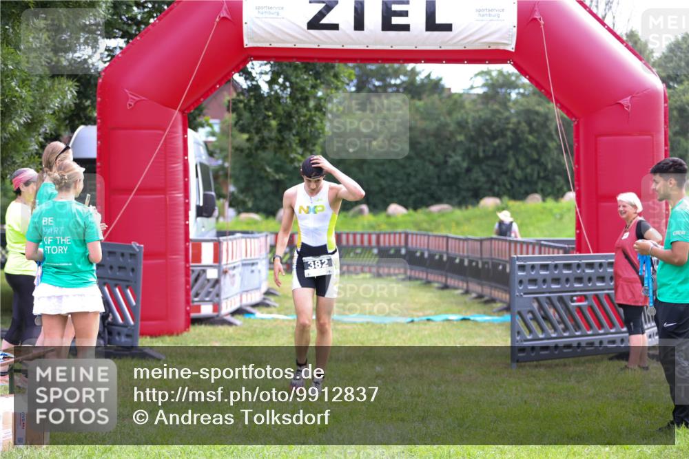 21.06.2026 - 29. Vierlanden-Triathlon Andreas Tolksdorf http://msf.ph/oto/9912837 21.06.2026 10:52:16 Ziel  meine-sportfotos.de