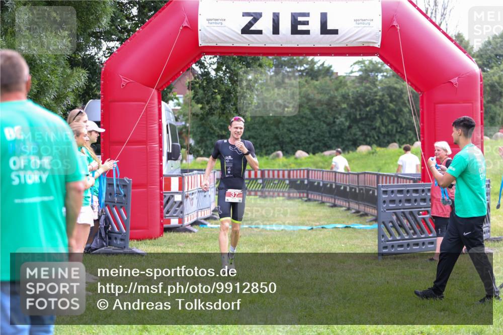21.06.2026 - 29. Vierlanden-Triathlon Andreas Tolksdorf http://msf.ph/oto/9912850 21.06.2026 10:53:14 Ziel 37 meine-sportfotos.de