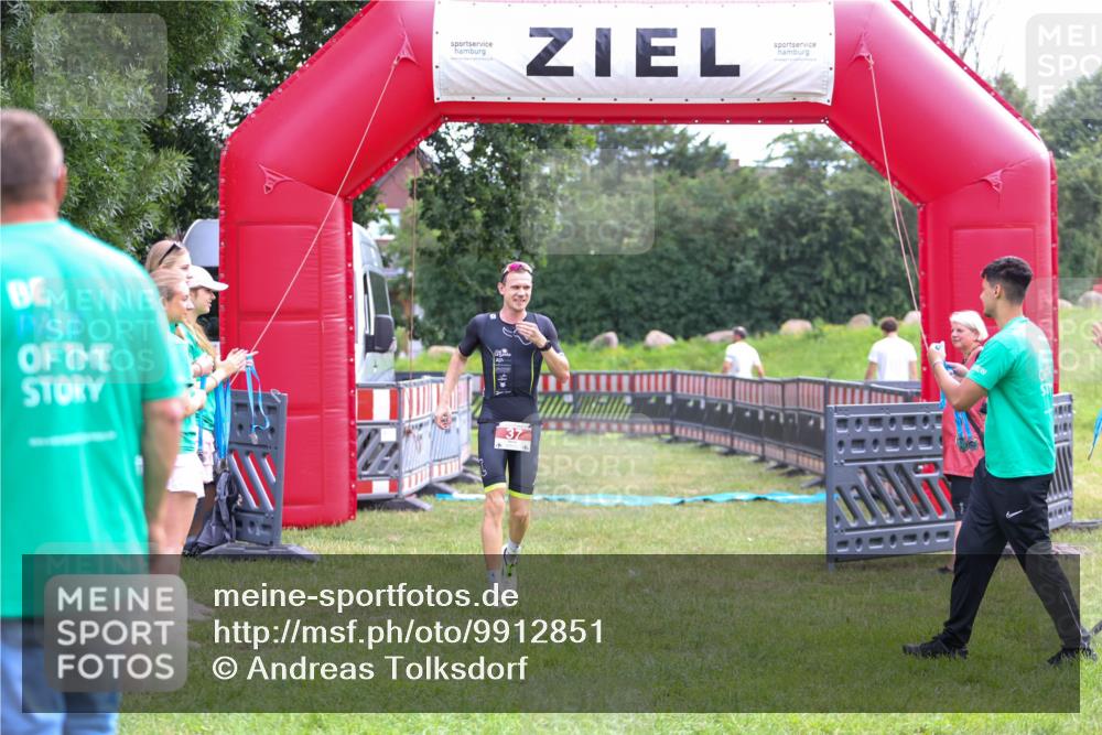 21.06.2026 - 29. Vierlanden-Triathlon Andreas Tolksdorf http://msf.ph/oto/9912851 21.06.2026 10:53:14 Ziel 37 meine-sportfotos.de