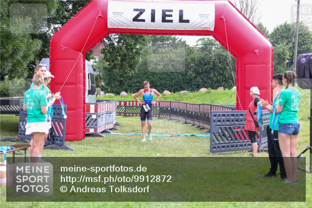 21.06.2026 - 29. Vierlanden-Triathlon Andreas Tolksdorf http://msf.ph/oto/9912872 21.06.2026 10:54:17 Ziel  meine-sportfotos.de