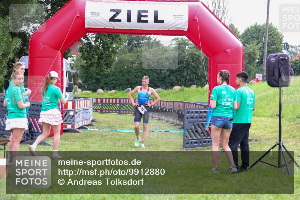 21.06.2026 - 29. Vierlanden-Triathlon Andreas Tolksdorf http://msf.ph/oto/9912880 21.06.2026 10:54:20 Ziel  meine-sportfotos.de