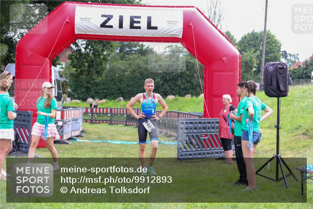 21.06.2026 - 29. Vierlanden-Triathlon Andreas Tolksdorf http://msf.ph/oto/9912893 21.06.2026 10:54:25 Ziel  meine-sportfotos.de
