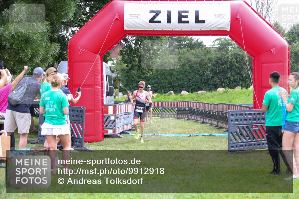 21.06.2026 - 29. Vierlanden-Triathlon Andreas Tolksdorf http://msf.ph/oto/9912918 21.06.2026 10:55:40 Ziel  meine-sportfotos.de