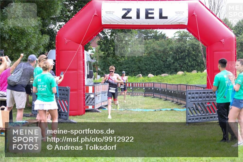 21.06.2026 - 29. Vierlanden-Triathlon Andreas Tolksdorf http://msf.ph/oto/9912922 21.06.2026 10:55:40 Ziel  meine-sportfotos.de