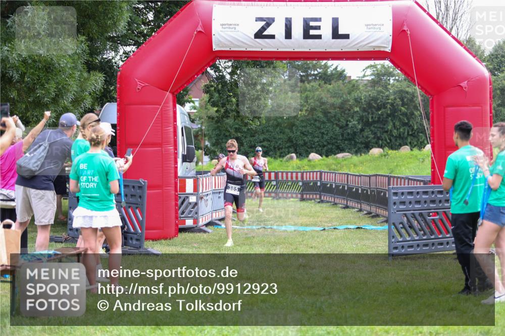 21.06.2026 - 29. Vierlanden-Triathlon Andreas Tolksdorf http://msf.ph/oto/9912923 21.06.2026 10:55:40 Ziel  meine-sportfotos.de