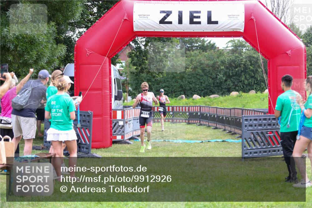 21.06.2026 - 29. Vierlanden-Triathlon Andreas Tolksdorf http://msf.ph/oto/9912926 21.06.2026 10:55:40 Ziel  meine-sportfotos.de