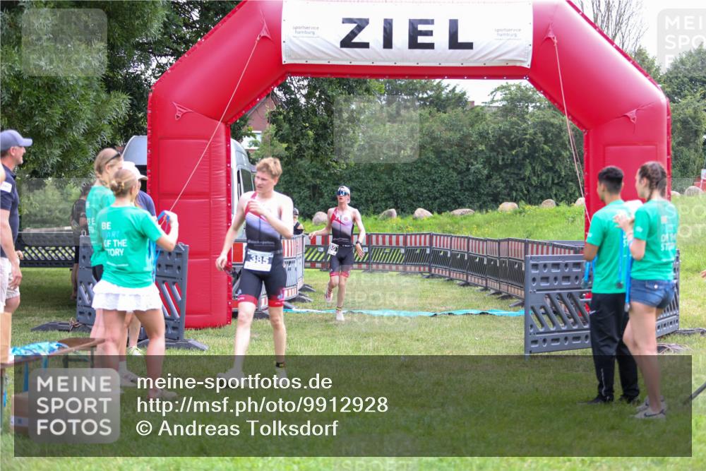 21.06.2026 - 29. Vierlanden-Triathlon Andreas Tolksdorf http://msf.ph/oto/9912928 21.06.2026 10:55:42 Ziel  meine-sportfotos.de