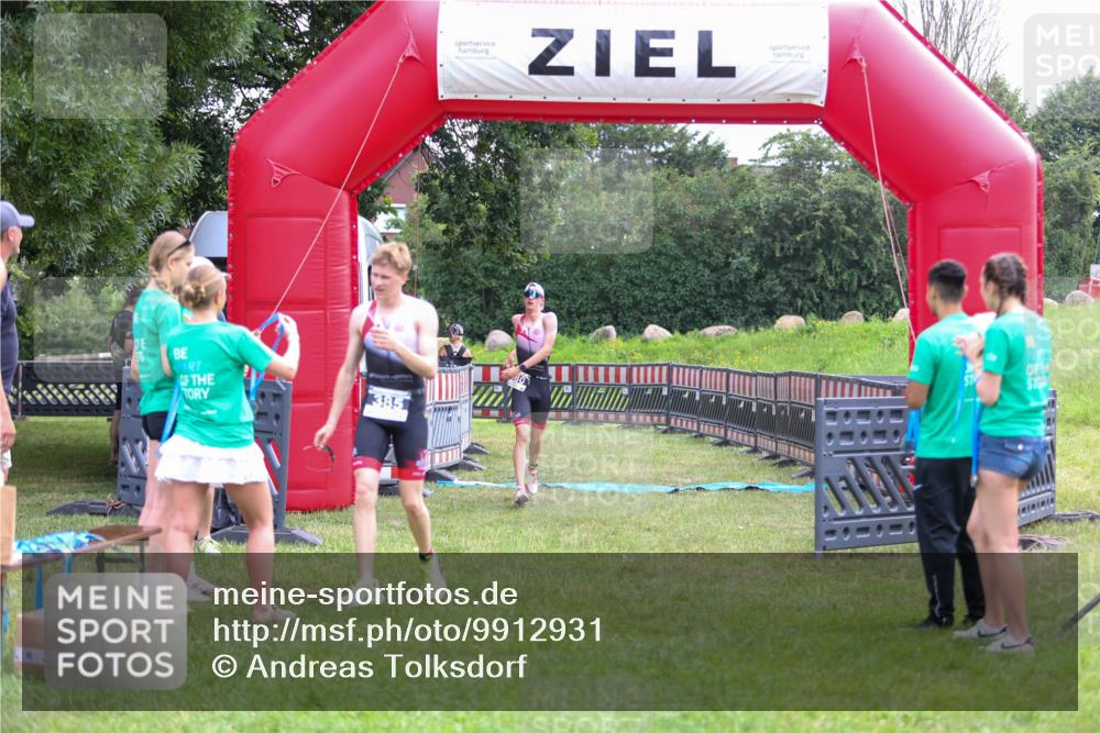 21.06.2026 - 29. Vierlanden-Triathlon Andreas Tolksdorf http://msf.ph/oto/9912931 21.06.2026 10:55:43 Ziel 339 meine-sportfotos.de