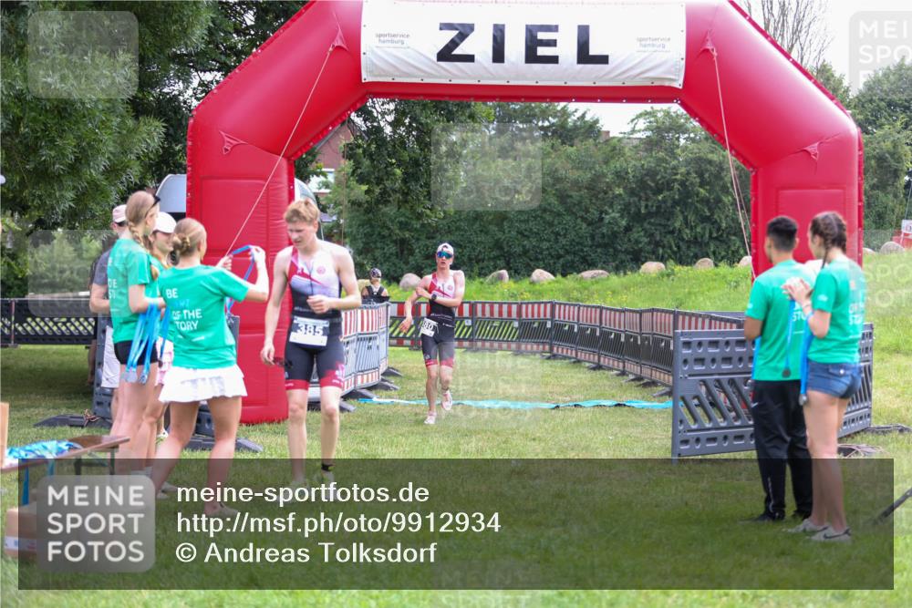 21.06.2026 - 29. Vierlanden-Triathlon Andreas Tolksdorf http://msf.ph/oto/9912934 21.06.2026 10:55:43 Ziel 339 meine-sportfotos.de