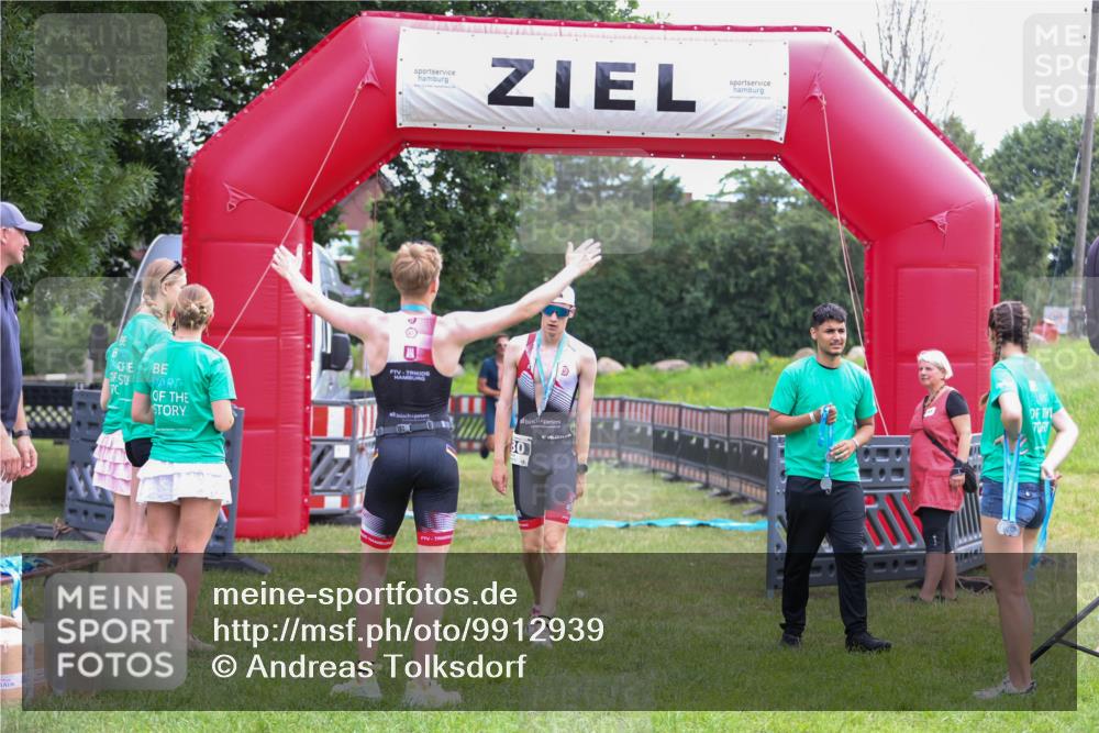 21.06.2026 - 29. Vierlanden-Triathlon Andreas Tolksdorf http://msf.ph/oto/9912939 21.06.2026 10:55:51 Ziel 339 meine-sportfotos.de