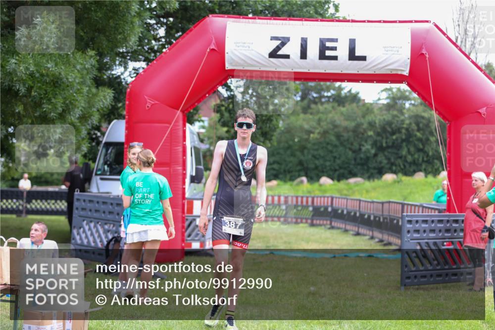 21.06.2026 - 29. Vierlanden-Triathlon Andreas Tolksdorf http://msf.ph/oto/9912990 21.06.2026 10:57:28 Ziel  meine-sportfotos.de