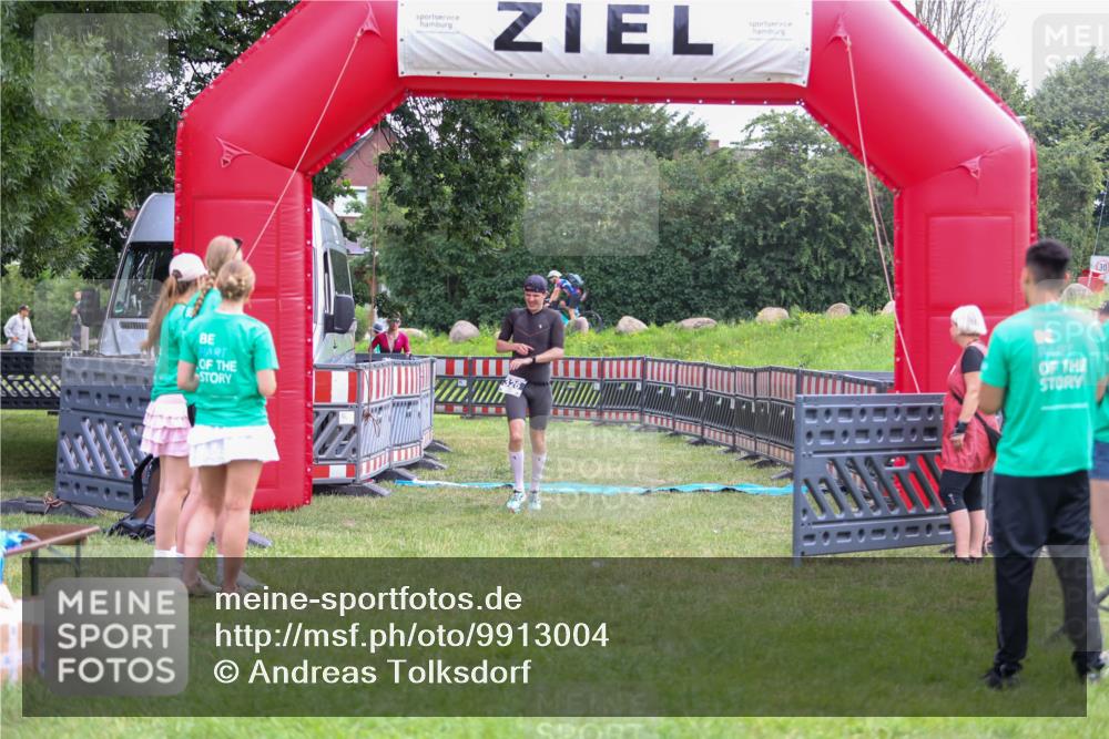21.06.2026 - 29. Vierlanden-Triathlon Andreas Tolksdorf http://msf.ph/oto/9913004 21.06.2026 10:58:58 Ziel 326 meine-sportfotos.de