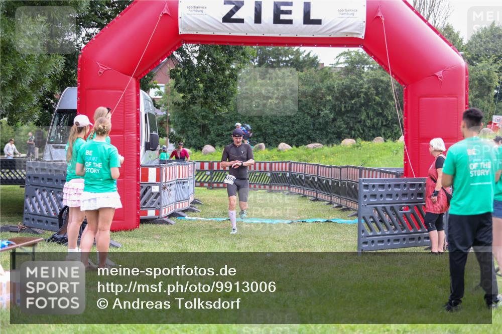 21.06.2026 - 29. Vierlanden-Triathlon Andreas Tolksdorf http://msf.ph/oto/9913006 21.06.2026 10:58:58 Ziel 326 meine-sportfotos.de