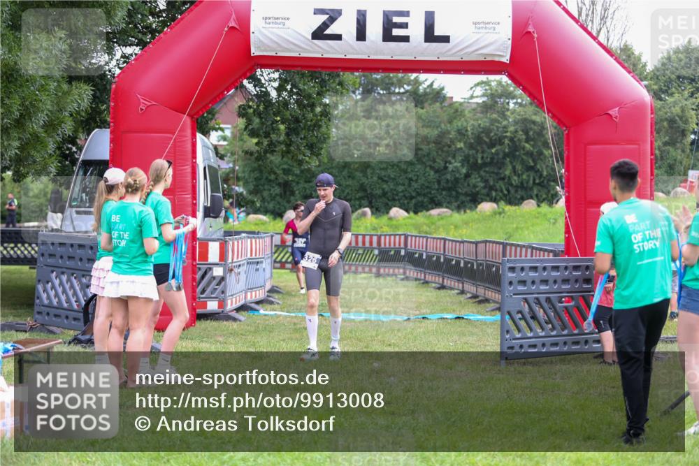 21.06.2026 - 29. Vierlanden-Triathlon Andreas Tolksdorf http://msf.ph/oto/9913008 21.06.2026 10:58:59 Ziel 326 meine-sportfotos.de
