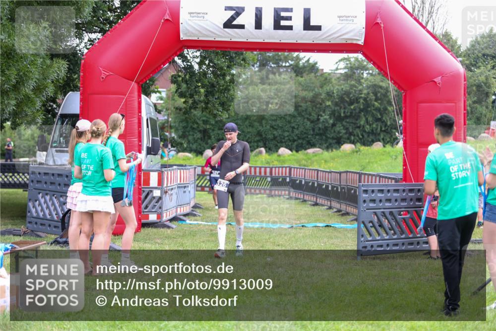 21.06.2026 - 29. Vierlanden-Triathlon Andreas Tolksdorf http://msf.ph/oto/9913009 21.06.2026 10:58:59 Ziel 326 meine-sportfotos.de