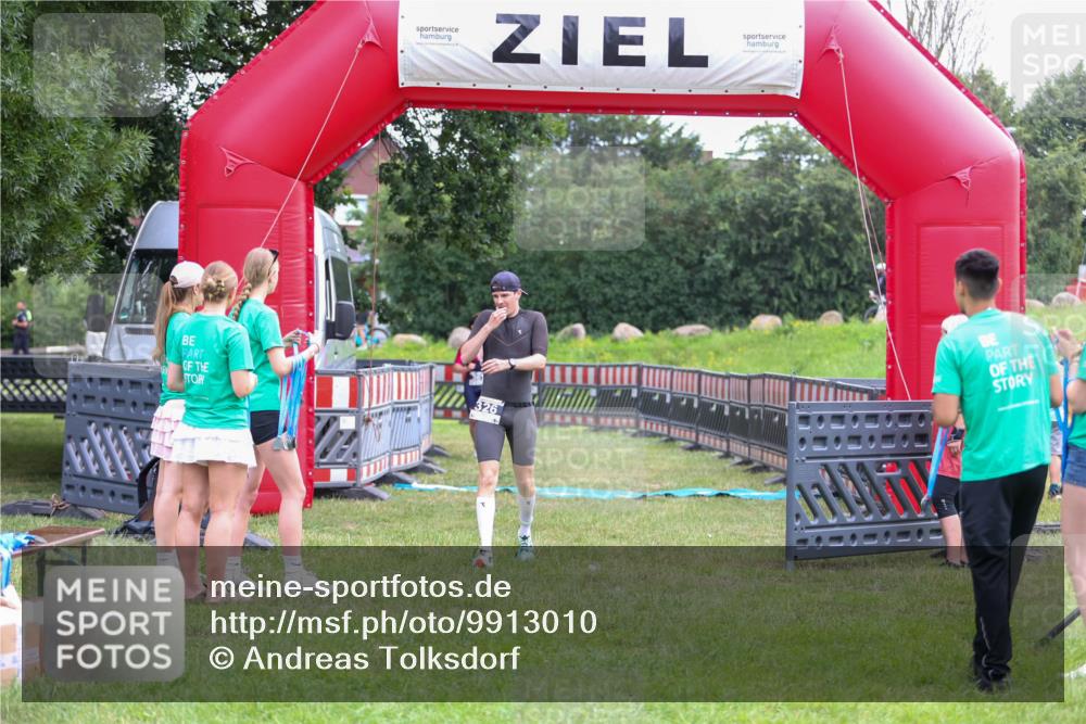 21.06.2026 - 29. Vierlanden-Triathlon Andreas Tolksdorf http://msf.ph/oto/9913010 21.06.2026 10:58:59 Ziel 326 meine-sportfotos.de