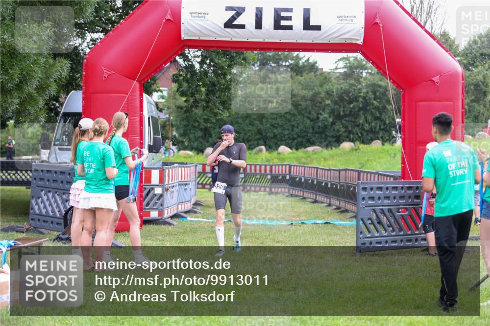 21.06.2026 - 29. Vierlanden-Triathlon Andreas Tolksdorf http://msf.ph/oto/9913011 21.06.2026 10:58:59 Ziel 326 meine-sportfotos.de