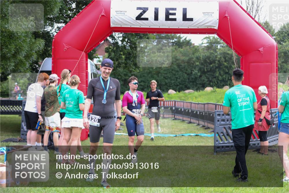 21.06.2026 - 29. Vierlanden-Triathlon Andreas Tolksdorf http://msf.ph/oto/9913016 21.06.2026 10:59:07 Ziel  meine-sportfotos.de