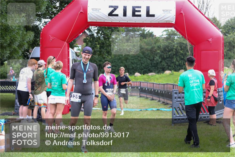 21.06.2026 - 29. Vierlanden-Triathlon Andreas Tolksdorf http://msf.ph/oto/9913017 21.06.2026 10:59:07 Ziel  meine-sportfotos.de