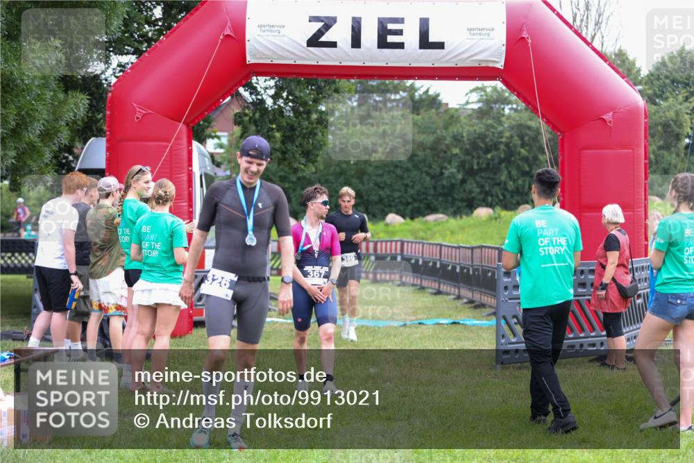 21.06.2026 - 29. Vierlanden-Triathlon Andreas Tolksdorf http://msf.ph/oto/9913021 21.06.2026 10:59:07 Ziel  meine-sportfotos.de