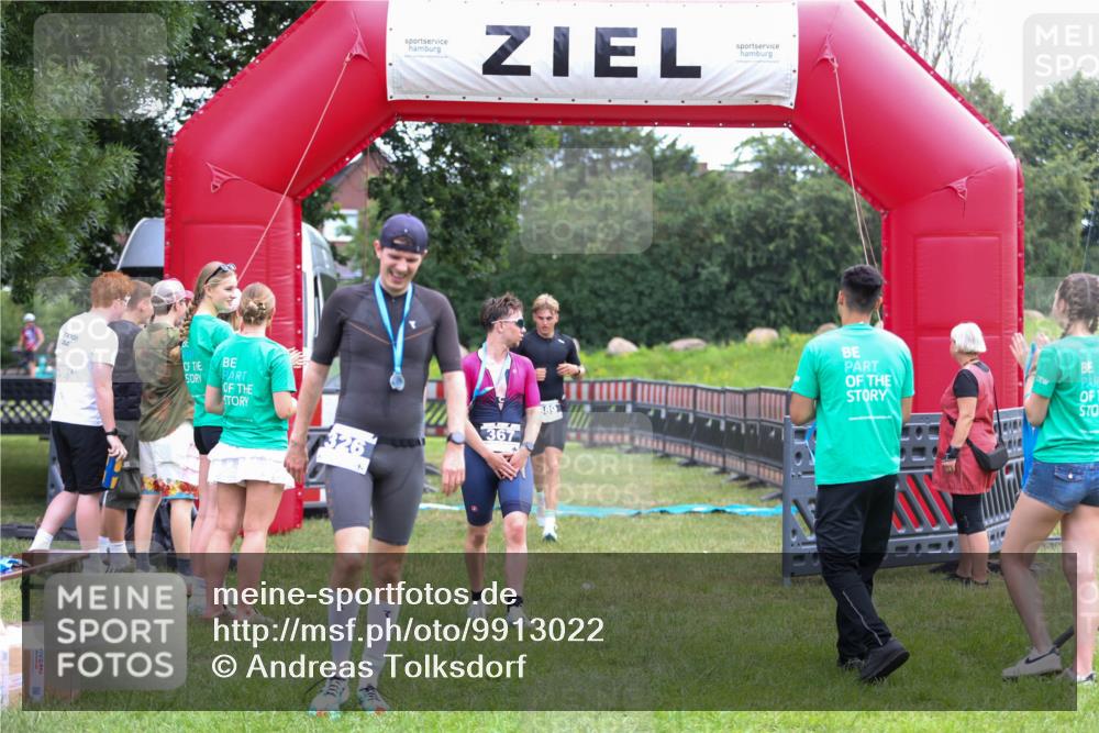 21.06.2026 - 29. Vierlanden-Triathlon Andreas Tolksdorf http://msf.ph/oto/9913022 21.06.2026 10:59:07 Ziel  meine-sportfotos.de