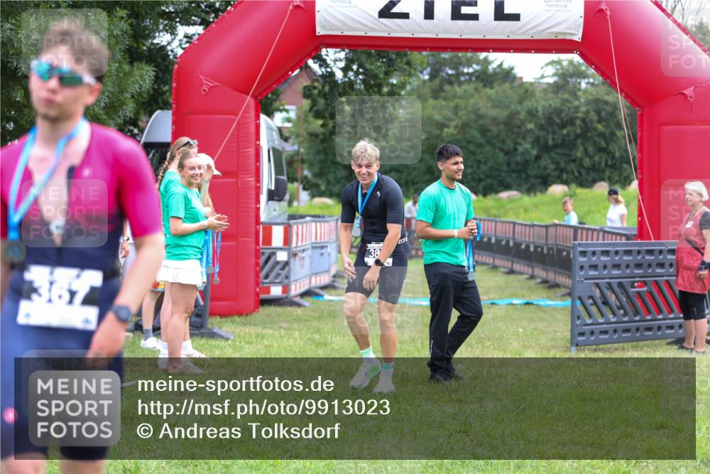 21.06.2026 - 29. Vierlanden-Triathlon Andreas Tolksdorf http://msf.ph/oto/9913023 21.06.2026 10:59:14 Ziel  meine-sportfotos.de