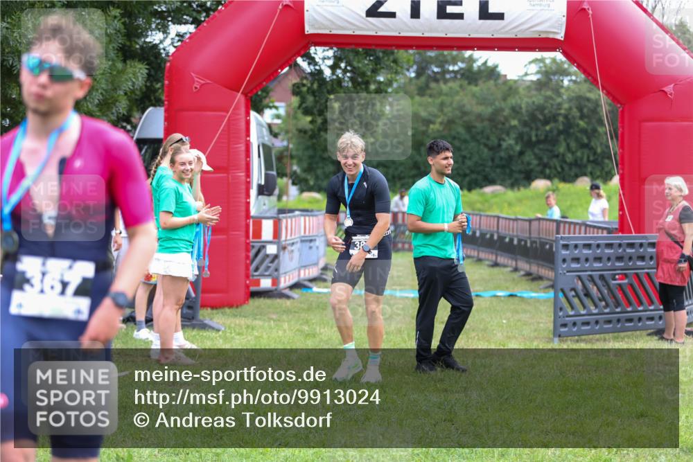 21.06.2026 - 29. Vierlanden-Triathlon Andreas Tolksdorf http://msf.ph/oto/9913024 21.06.2026 10:59:14 Ziel  meine-sportfotos.de
