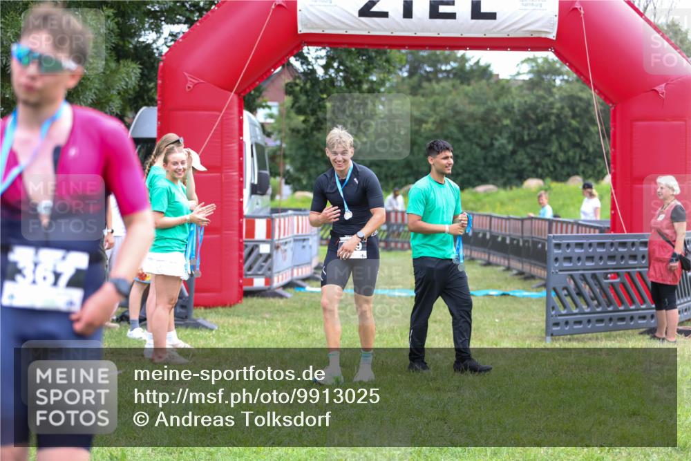 21.06.2026 - 29. Vierlanden-Triathlon Andreas Tolksdorf http://msf.ph/oto/9913025 21.06.2026 10:59:15 Ziel  meine-sportfotos.de