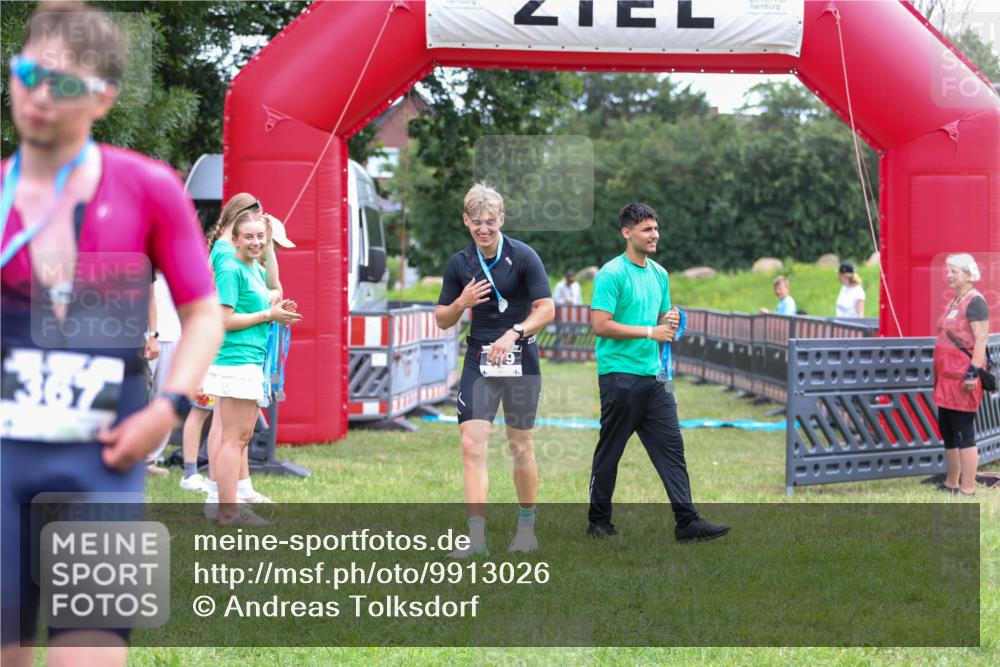 21.06.2026 - 29. Vierlanden-Triathlon Andreas Tolksdorf http://msf.ph/oto/9913026 21.06.2026 10:59:15 Ziel  meine-sportfotos.de