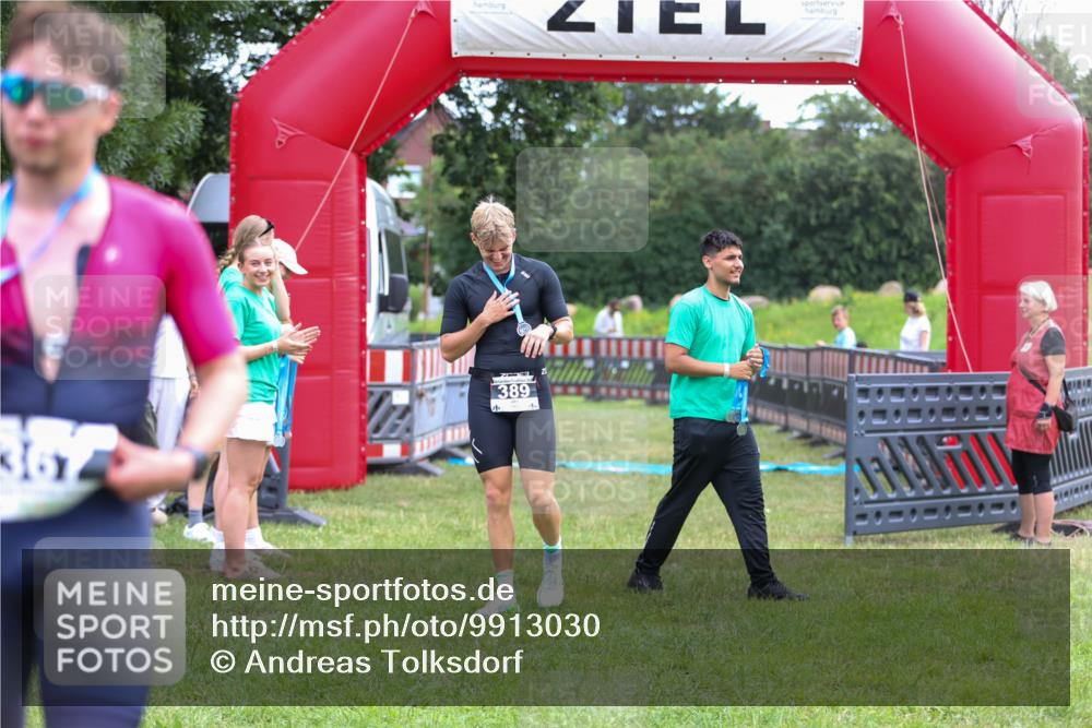 21.06.2026 - 29. Vierlanden-Triathlon Andreas Tolksdorf http://msf.ph/oto/9913030 21.06.2026 10:59:15 Ziel  meine-sportfotos.de