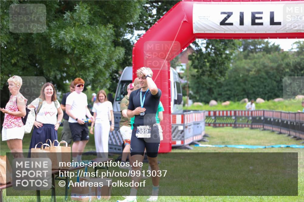 21.06.2026 - 29. Vierlanden-Triathlon Andreas Tolksdorf http://msf.ph/oto/9913037 21.06.2026 10:59:17 Ziel  meine-sportfotos.de