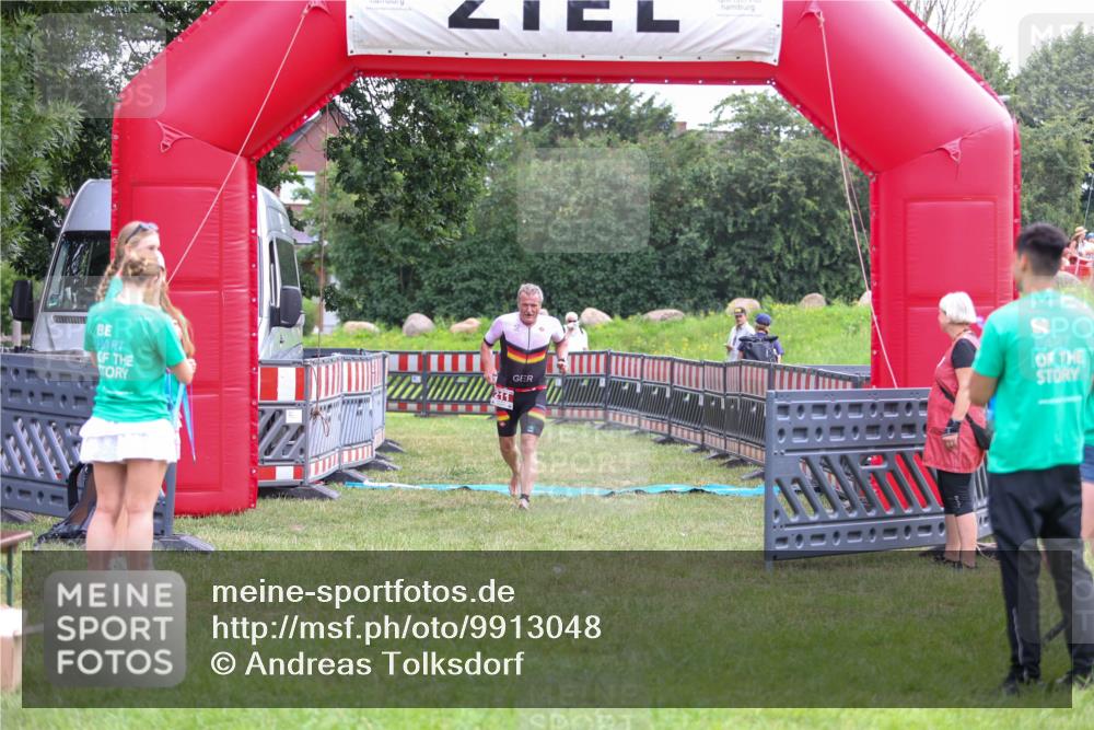 21.06.2026 - 29. Vierlanden-Triathlon Andreas Tolksdorf http://msf.ph/oto/9913048 21.06.2026 10:59:47 Ziel 211 meine-sportfotos.de