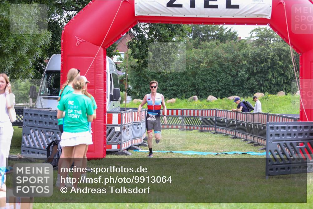 21.06.2026 - 29. Vierlanden-Triathlon Andreas Tolksdorf http://msf.ph/oto/9913064 21.06.2026 11:00:11 Ziel 365 meine-sportfotos.de