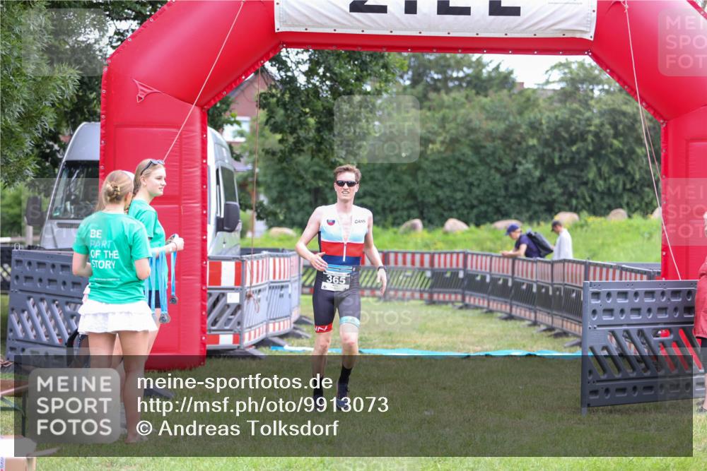 21.06.2026 - 29. Vierlanden-Triathlon Andreas Tolksdorf http://msf.ph/oto/9913073 21.06.2026 11:00:12 Ziel 365 meine-sportfotos.de