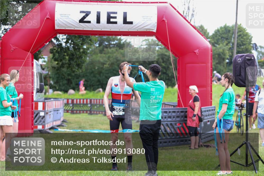 21.06.2026 - 29. Vierlanden-Triathlon Andreas Tolksdorf http://msf.ph/oto/9913080 21.06.2026 11:00:15 Ziel 365 meine-sportfotos.de