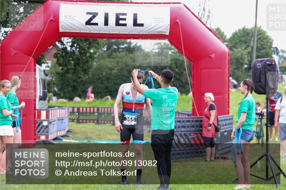 21.06.2026 - 29. Vierlanden-Triathlon Andreas Tolksdorf http://msf.ph/oto/9913082 21.06.2026 11:00:15 Ziel 365 meine-sportfotos.de