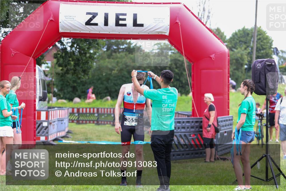 21.06.2026 - 29. Vierlanden-Triathlon Andreas Tolksdorf http://msf.ph/oto/9913083 21.06.2026 11:00:15 Ziel 365 meine-sportfotos.de
