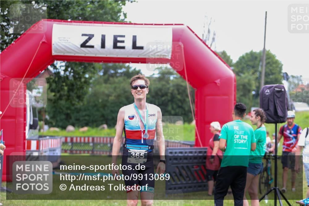 21.06.2026 - 29. Vierlanden-Triathlon Andreas Tolksdorf http://msf.ph/oto/9913089 21.06.2026 11:00:19 Ziel  meine-sportfotos.de
